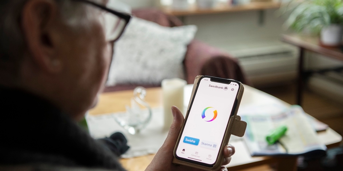 Arkivbild. Den 65-årige mannen trodde att han pratade med Ica men samtalet slutade med att han swishade bort pengar.